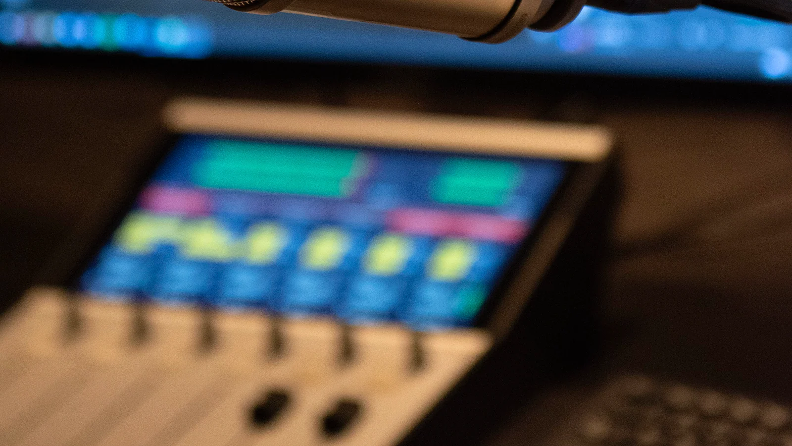 Podcast microphone and audio workstation for transcription